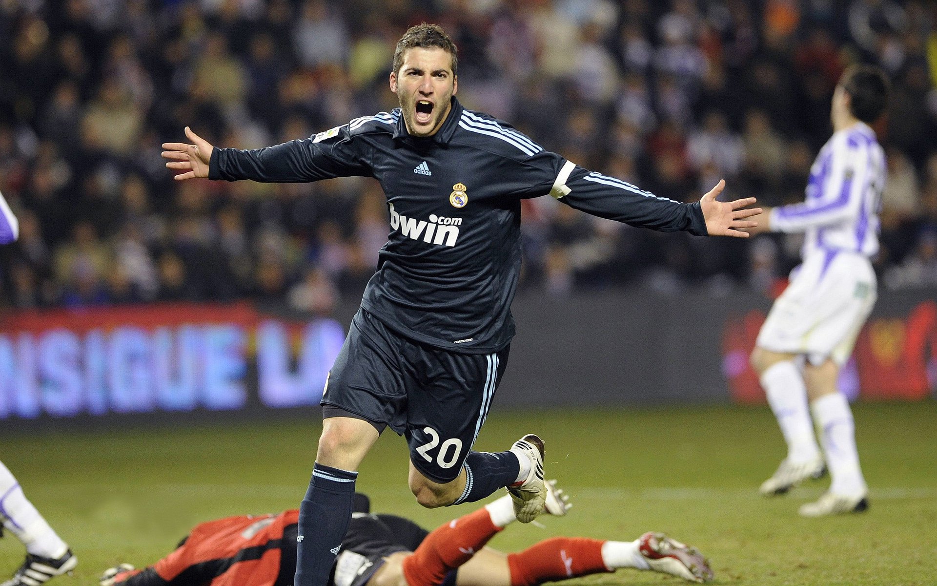 博卡替补球员改变节奏但无力扳平，博卡足球俱乐部新球衣